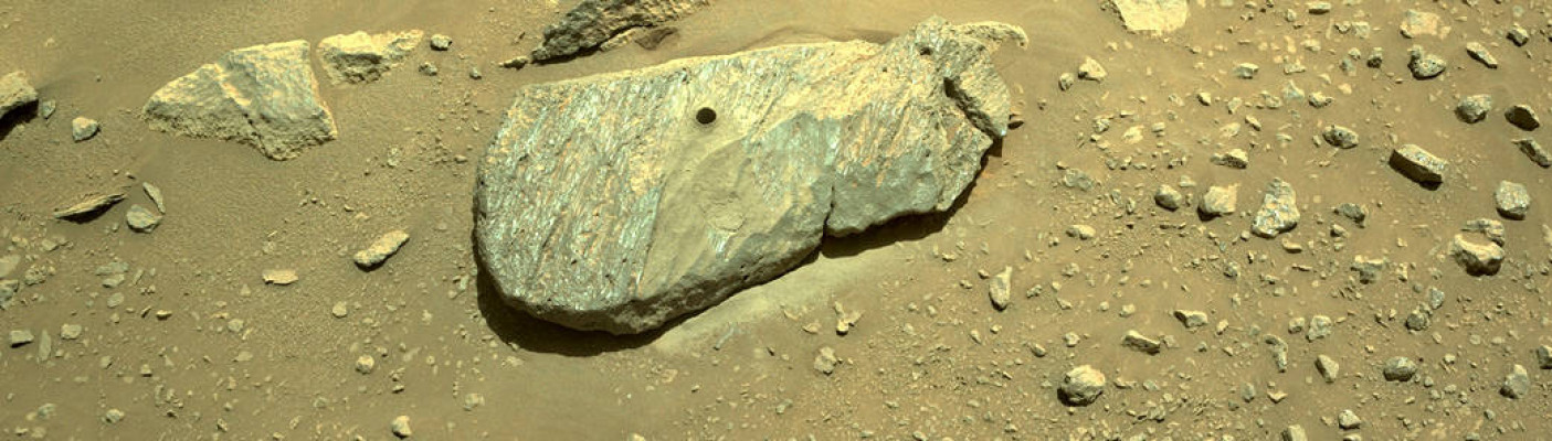 NASA-Rover bohrt erstes Loch in Marsfelsen | Bildquelle: (c) NASA/JPL-Caltech 
