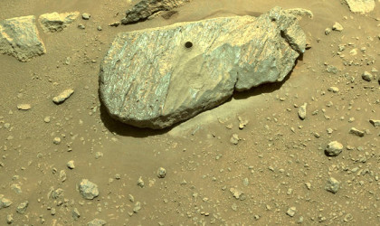 NASA-Rover bohrt erstes Loch in Marsfelsen | Bildquelle: (c) NASA/JPL-Caltech 
