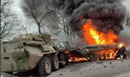 Brennende russische Panzer 1 - in der Ukraine am 24.02.2022 | Bildquelle: Ukrainische Streitkräfte