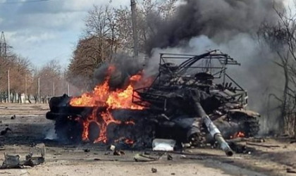 Brennender russischer Panzer 3 | Bildquelle: Ukrainische Streitkräfte
