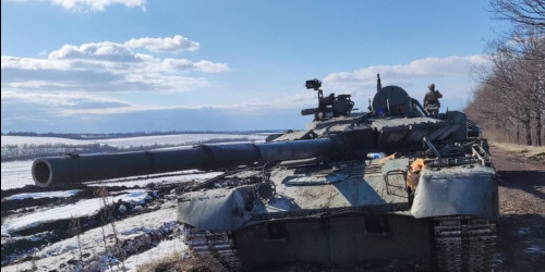 Verlassener russischer Panzer - ein sonniger Tag