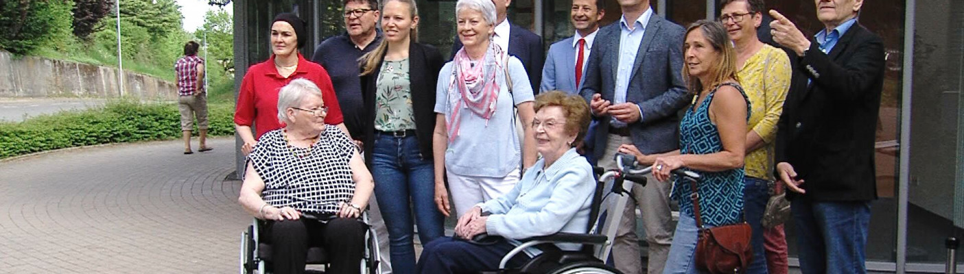 KSK TÜ übergibt Rollstühle an Förderverein der Alten- und Pflegeeinrichtungen der Hospitalstiftung zum Heiligen Geist | Bildquelle: RTF.1