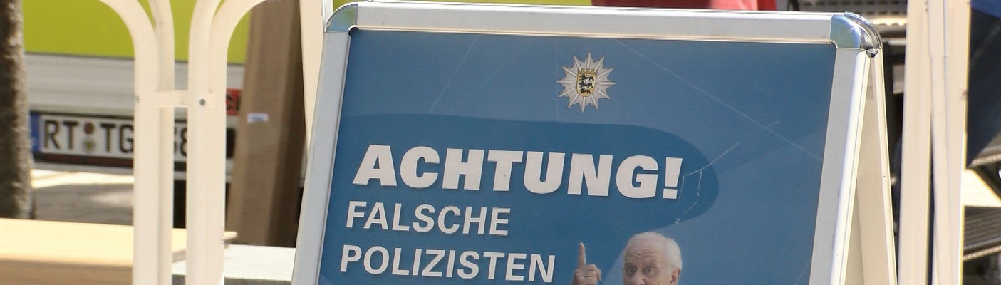 Tafel: Achtung! Falsche Polizisten | Bildquelle: RTF.1