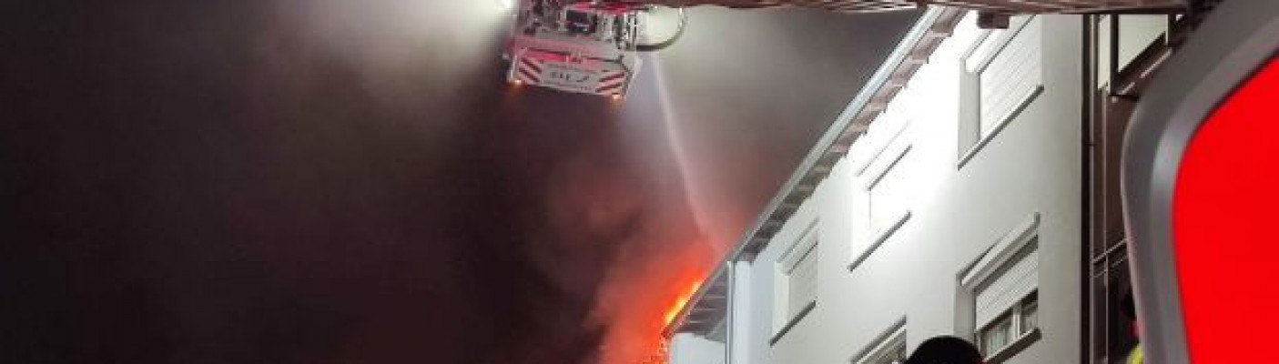Brand in Mehrfamilienhaus | Bildquelle: Feuerwehr Reutlingen