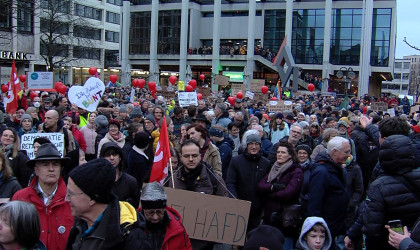 Demo gegen Rechts auf dem Reutlinger Marktplatz | Bildquelle: RTF.1