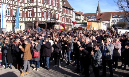 Demo Demokratie in Münsingen | Bildquelle: RTF.1